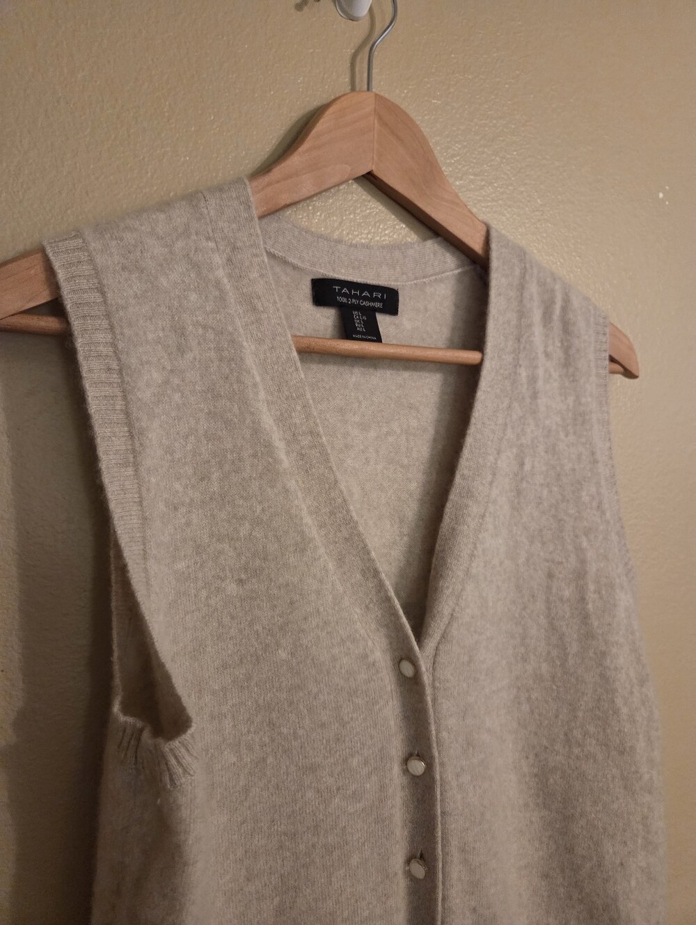 TAHARI Oatmeal 100% 2- Ply Cashmere Button Front Preppy Sweater Vestβ Women's L - Picture 3 of 12